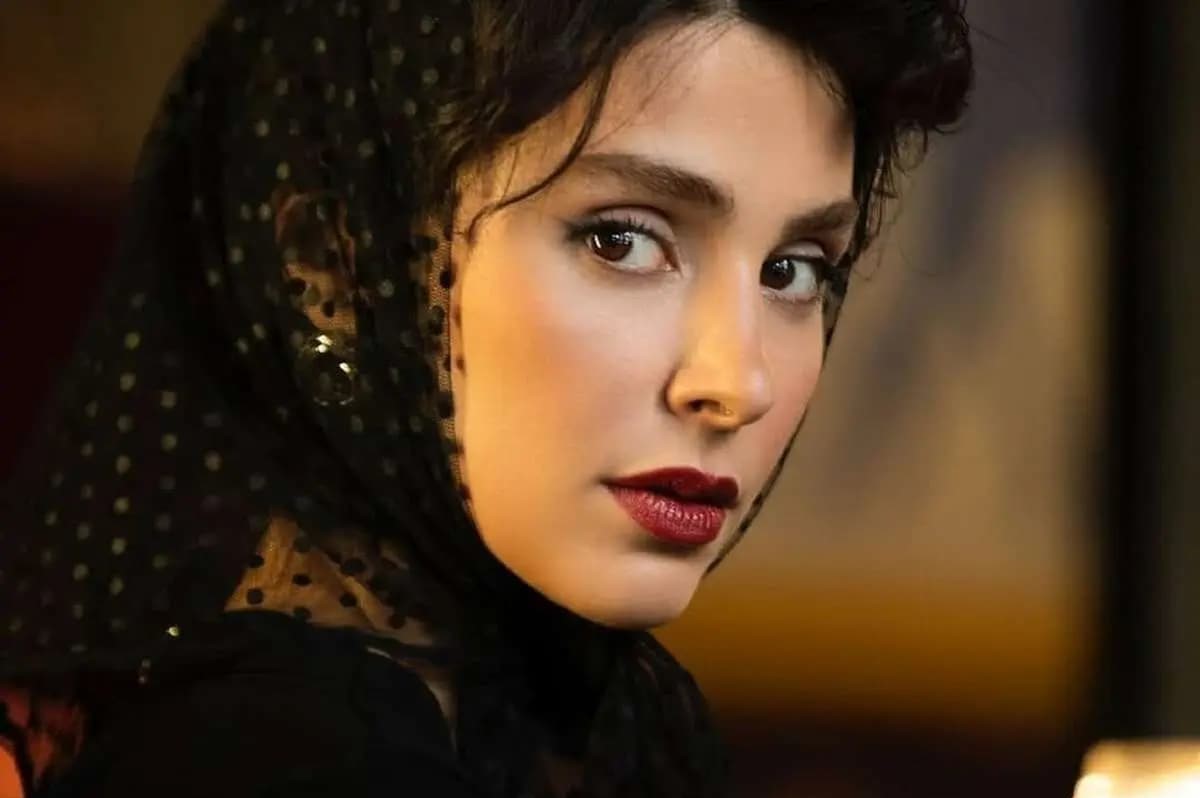 سلفی آسانسوری لاله مرزبان با استایل کژوال پاییزی