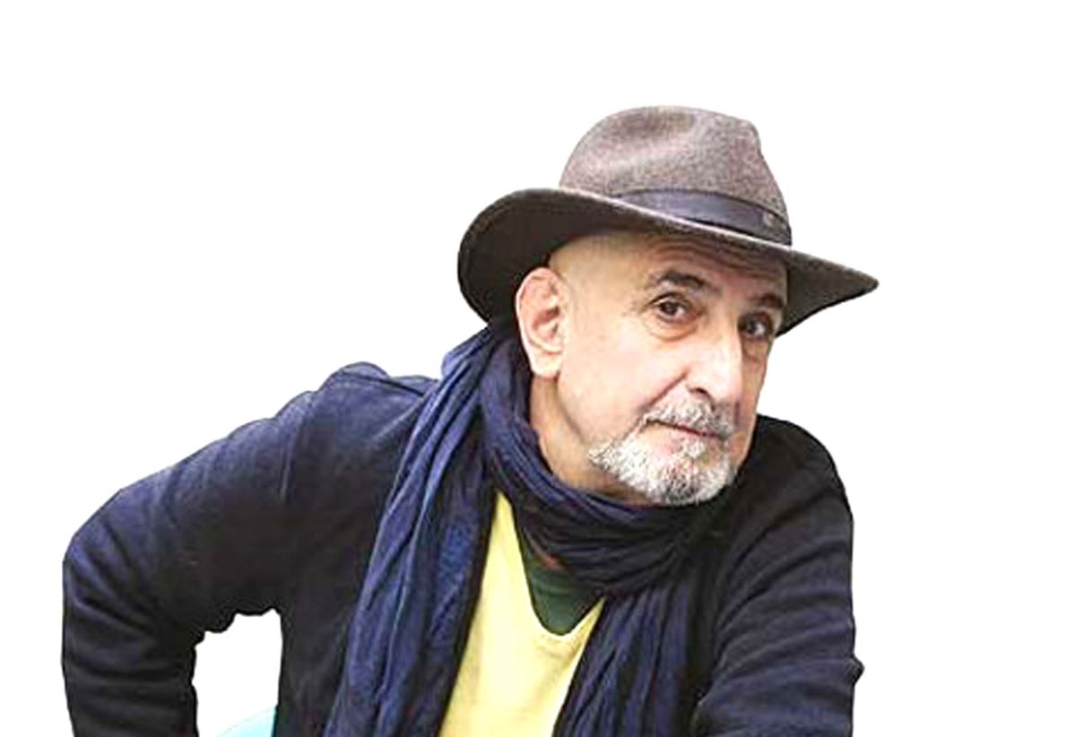 فرهاد آییش با گریم شبیه ونگوگ روی صحنه تئاتر