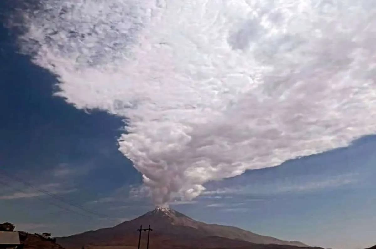 آتشفشان دماوند فعال شد؟؛ دلیل خروج بخار از دماوند