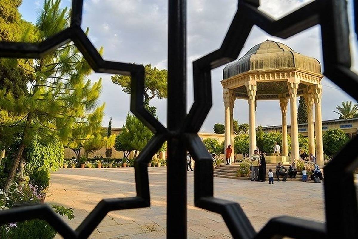 فال حافظ امروزت را بخوان… شاید همین یک جمله مسیرت را عوض کند! | فال حافظ صوتی امروز 14 اردیبهشت 1404