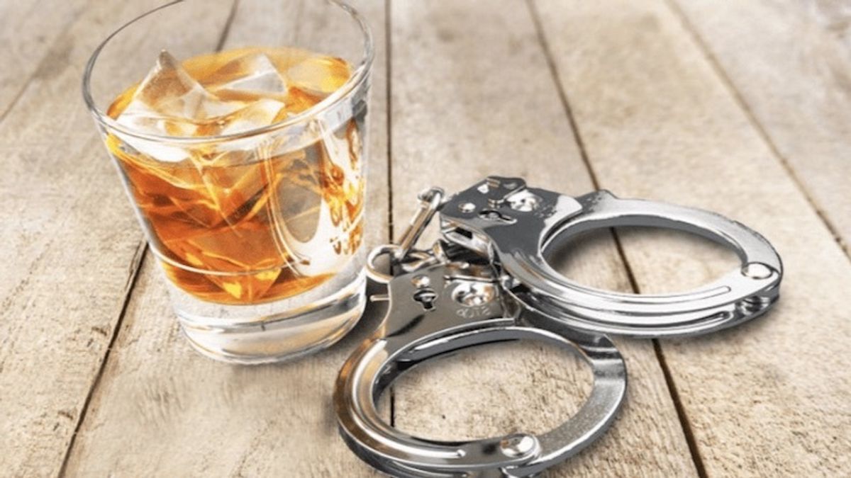 دستگیری بازیگران معروف با 38 لیتر مشروب در پارتی شبانه