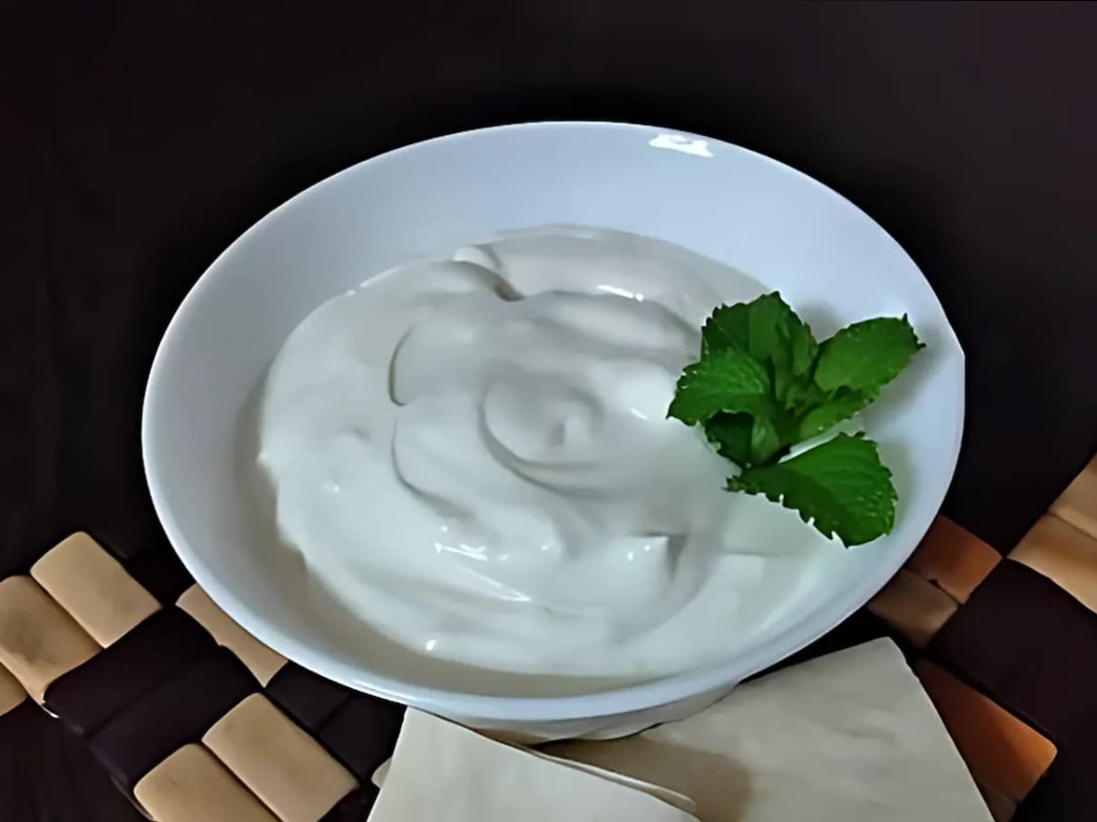 طرز تهیه ماست سفت و چکیده خانگی