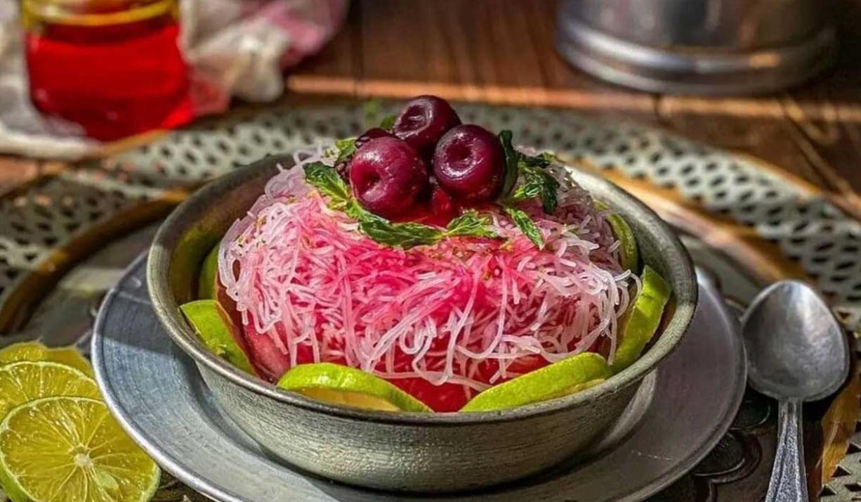 طرز تهیه فالوده شیرازی خانگی با نشاسته و گلاب