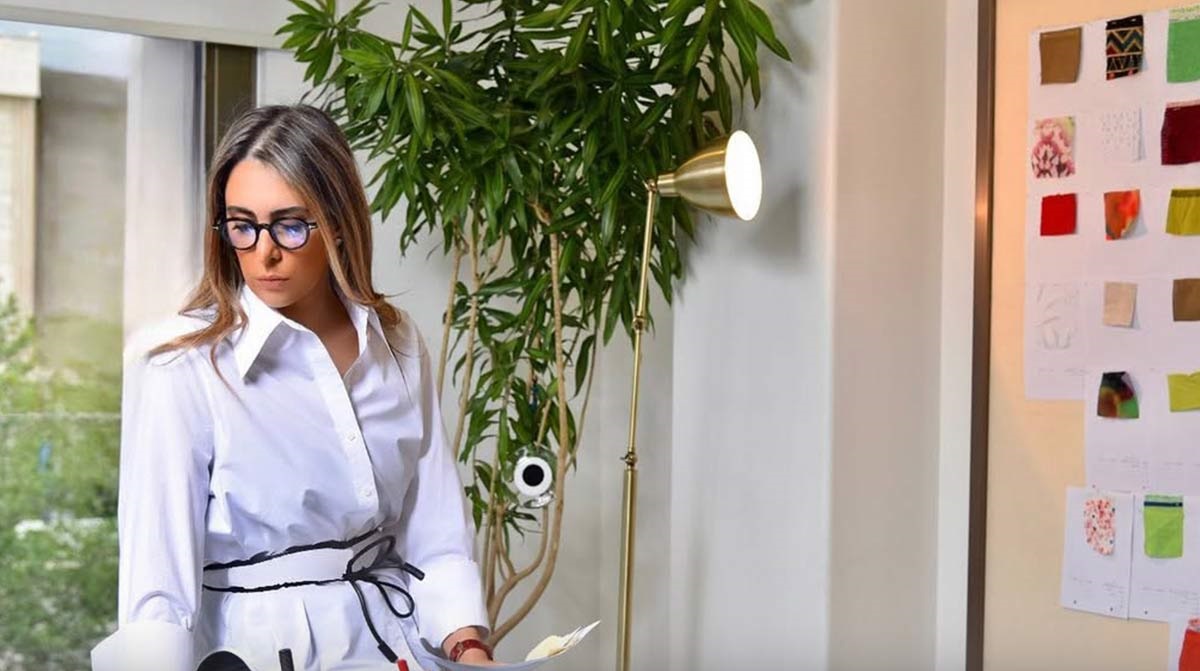 چیدمان فوق‌العاده منزل غزال رجبیان: از مبلمان مدرن تا هنرهای ایرانی!