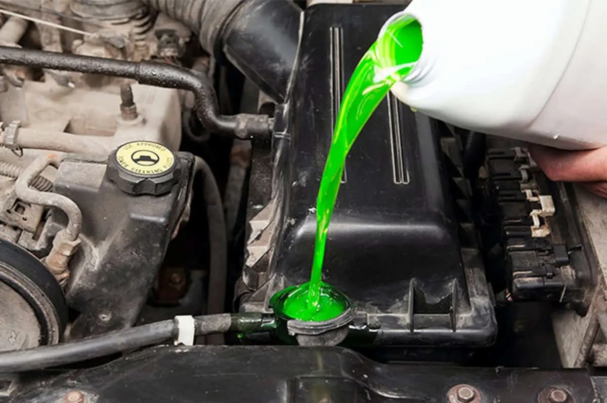 چطور بفهمیم خودرو نیاز به تعویض یا افزودن ضد یخ دارد؟