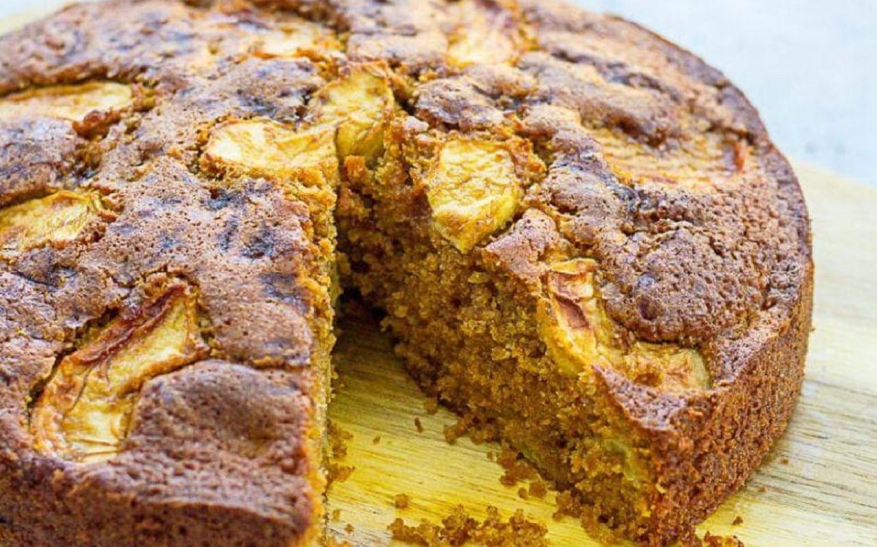 طرز تهیه کیک سیب با دارچین؛ تمام فوت و فن‌های پخت کیک با پف زیاد