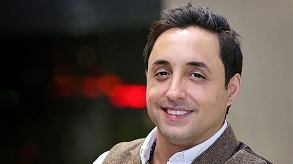 ادای احترام احساسی امیرحسین رستمی به خوانندگان خارج‌نشین + فیلم