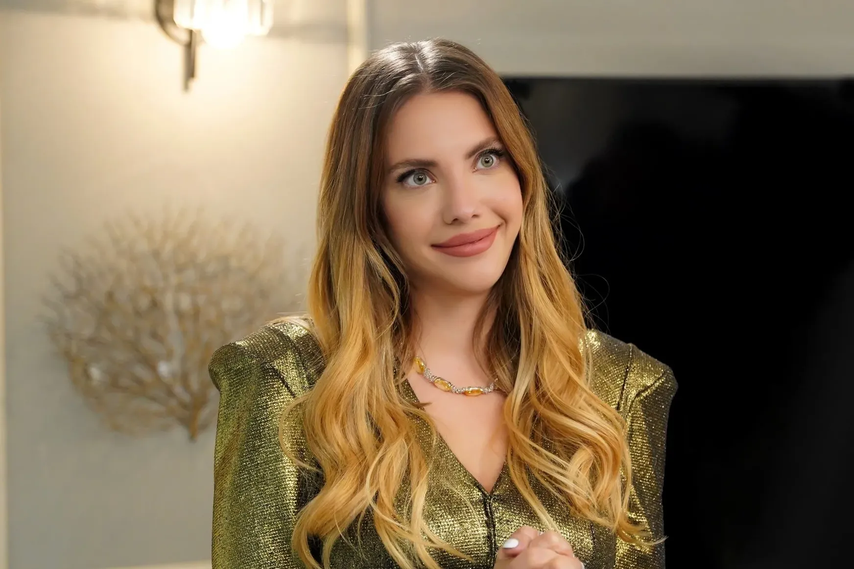 استایل شیک و متفاوت ادا اجه در سیب ممنوعه با لباس مشکی!