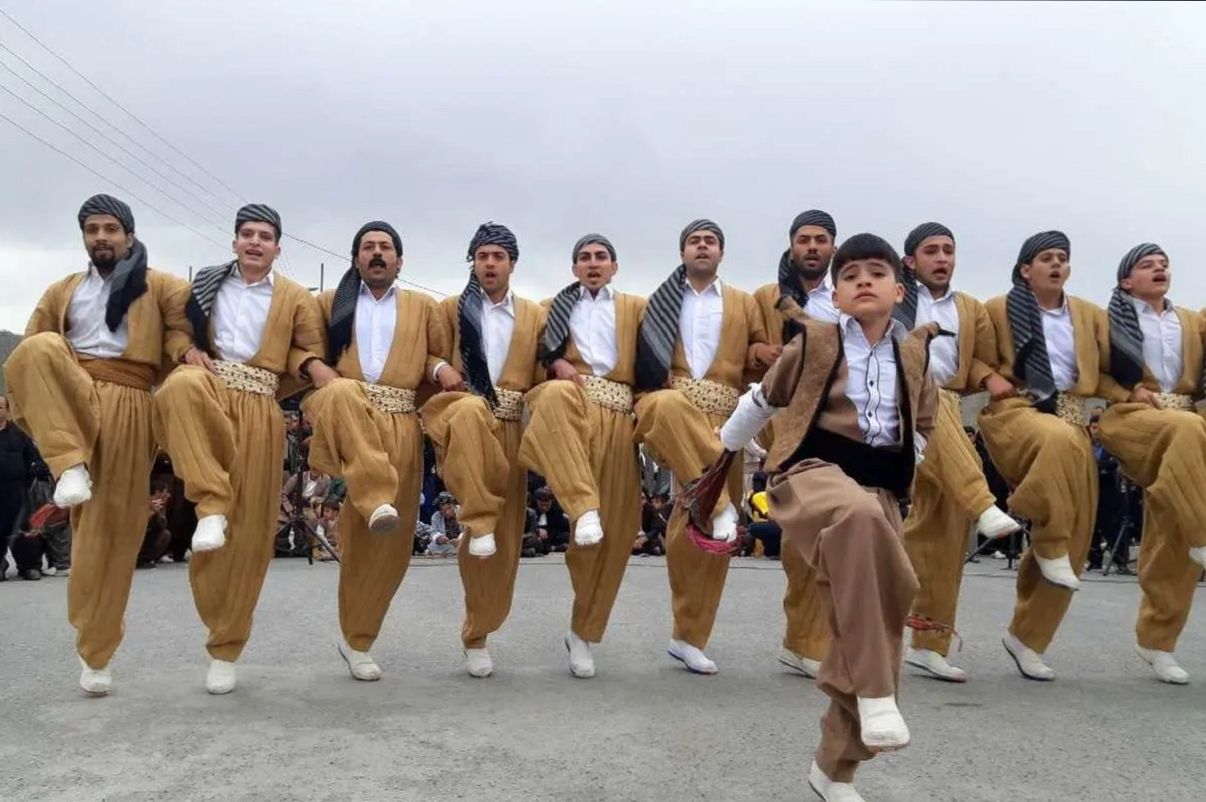 حرکات غیرمنتظره یک ربات در برابر آهنگ کُردی در مادرید+فیلم