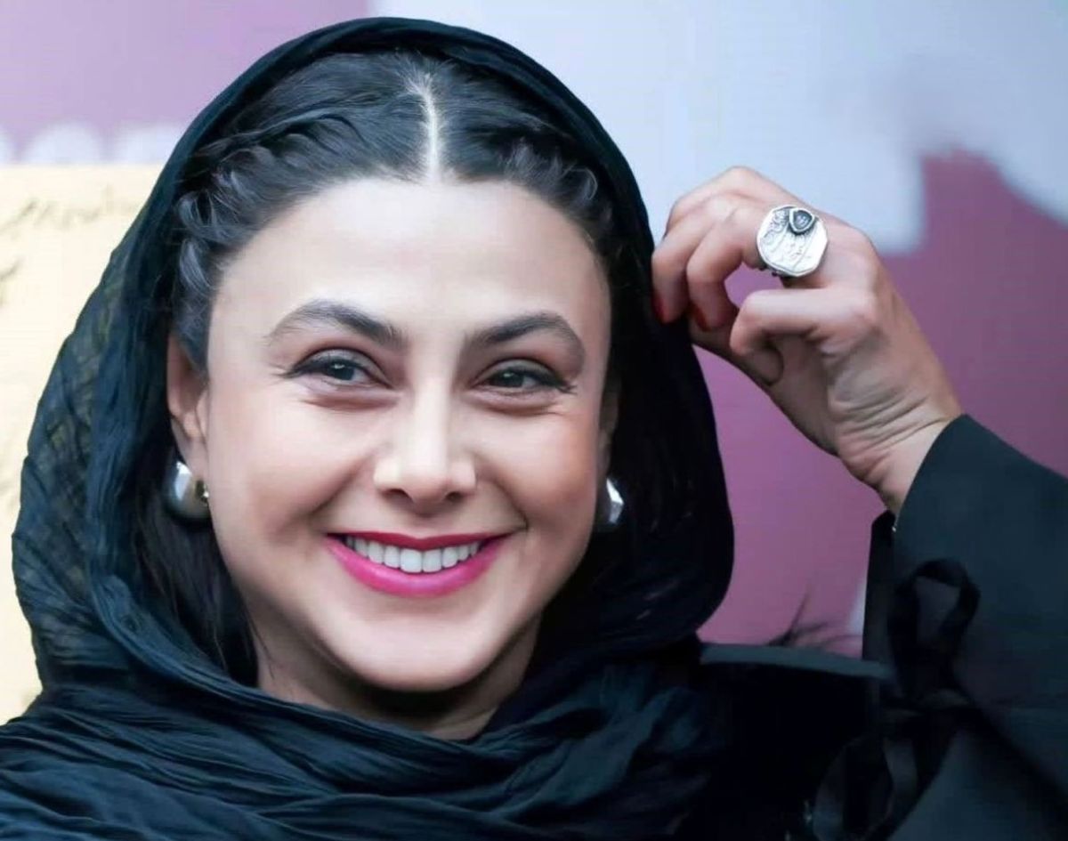 شعرخوانی آزاده صمدی درباره جنگ که اشک پژمان جمشیدی را درآورد؛ آنجا که ستم بود و اعتراضی نبود...