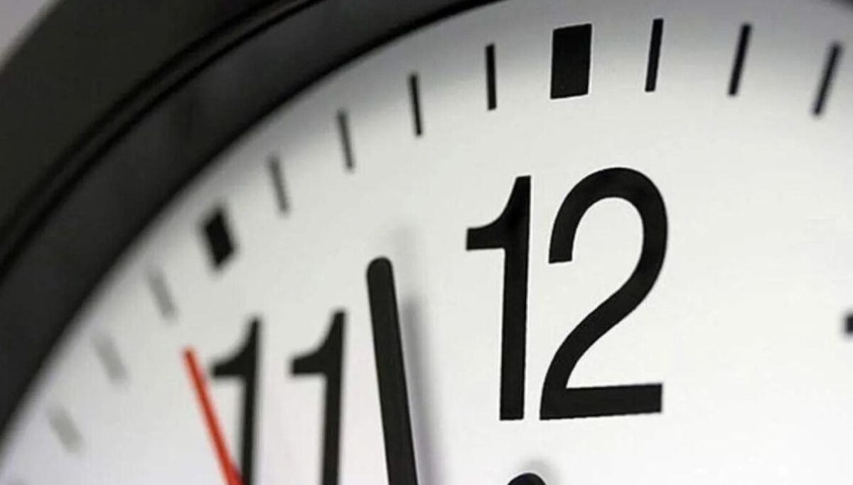 ساعت رسمی کشور از نیمه خرداد 1404 تغییر می کند؟| ساعتها کی جلو کشیده می شوند؟
