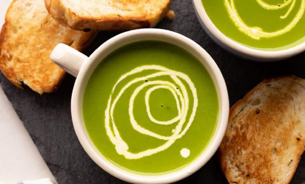 طرز تهیه سوپ اسفناج؛ مقوی و خوشمزه برای روزهای پاییز