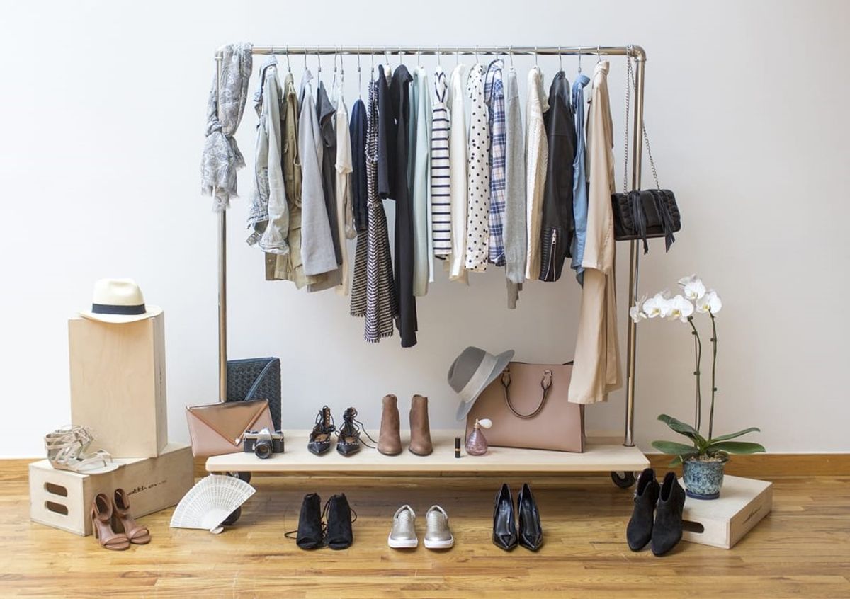 پاییز اومد! کمد کپسولی خودتو این‌طوری بچین | کمد کپسولی ترند پاییز 1404