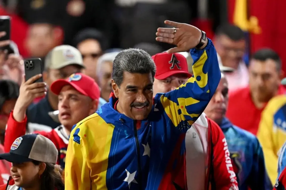 رقص رئیس جمهور ونزوئلا با یک ربات+فیلم