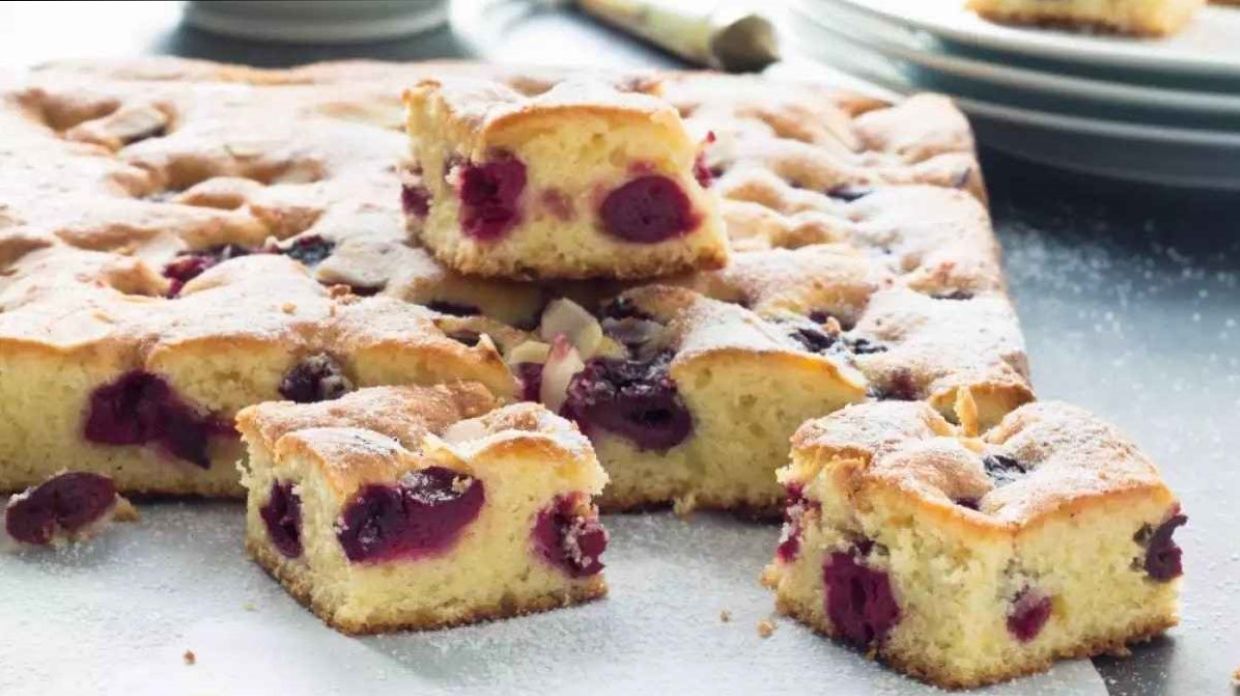 طرز تهیه کیک میوه ای با گیلاس+فیلم