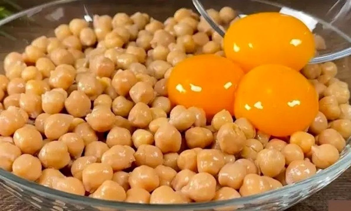 طرز تهیه شام فوری با نخود و تخم مرغ