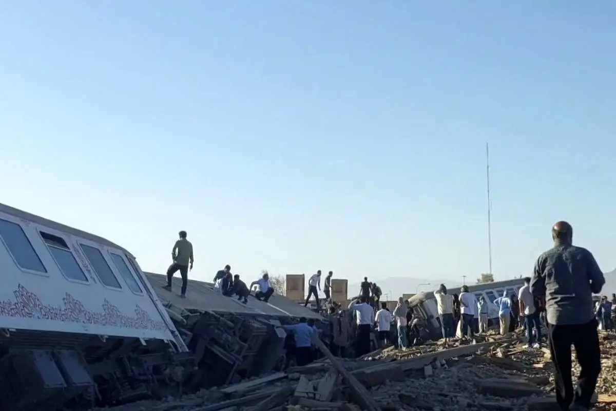 خبر تازه از خروج قطار تهران- مشهد از ریل در ایستگاه راه آهن