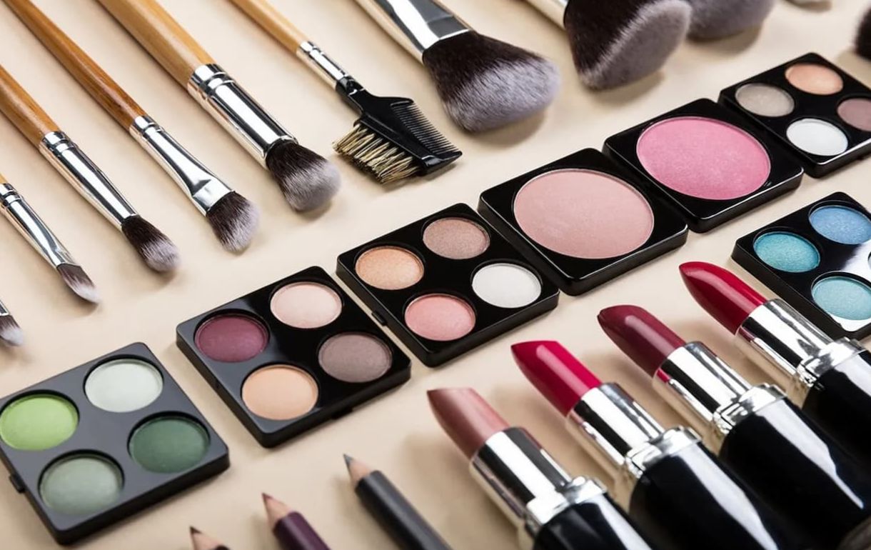 لوازم آرایشی ترند سال 1404 بین دختران و زنان؛ محبوبترین محصولات برندها و اینفلوئنسرها