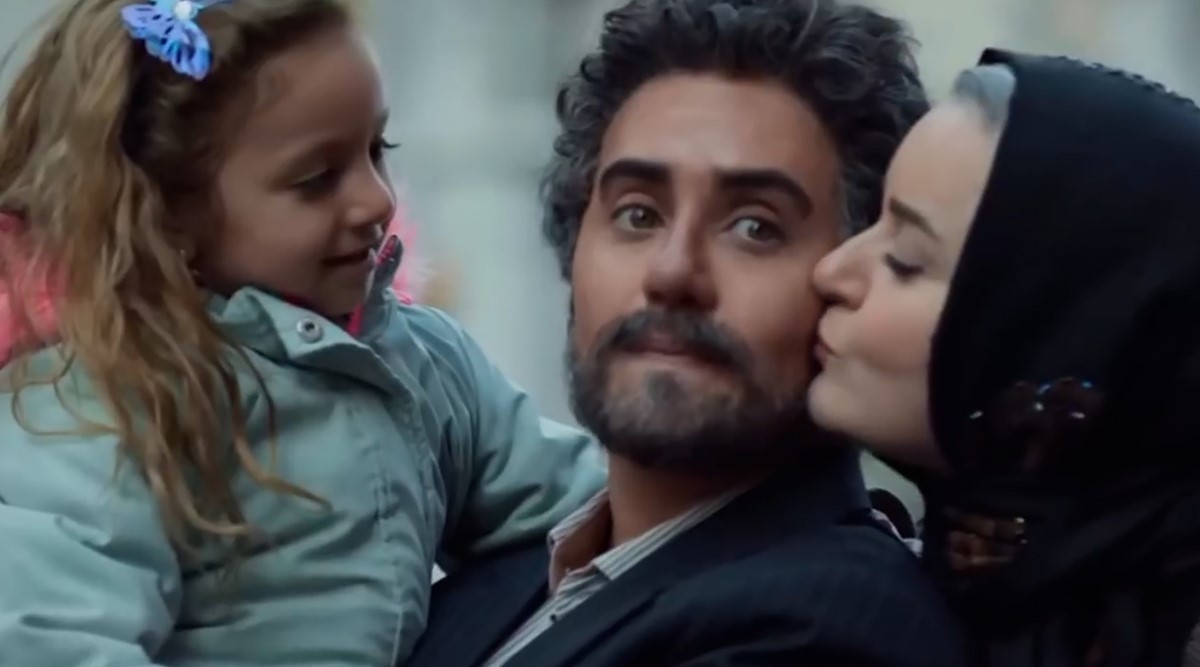 سکانس عاشقانه نعیمه نظام دوست و الناز شاکردوست در کج پیله