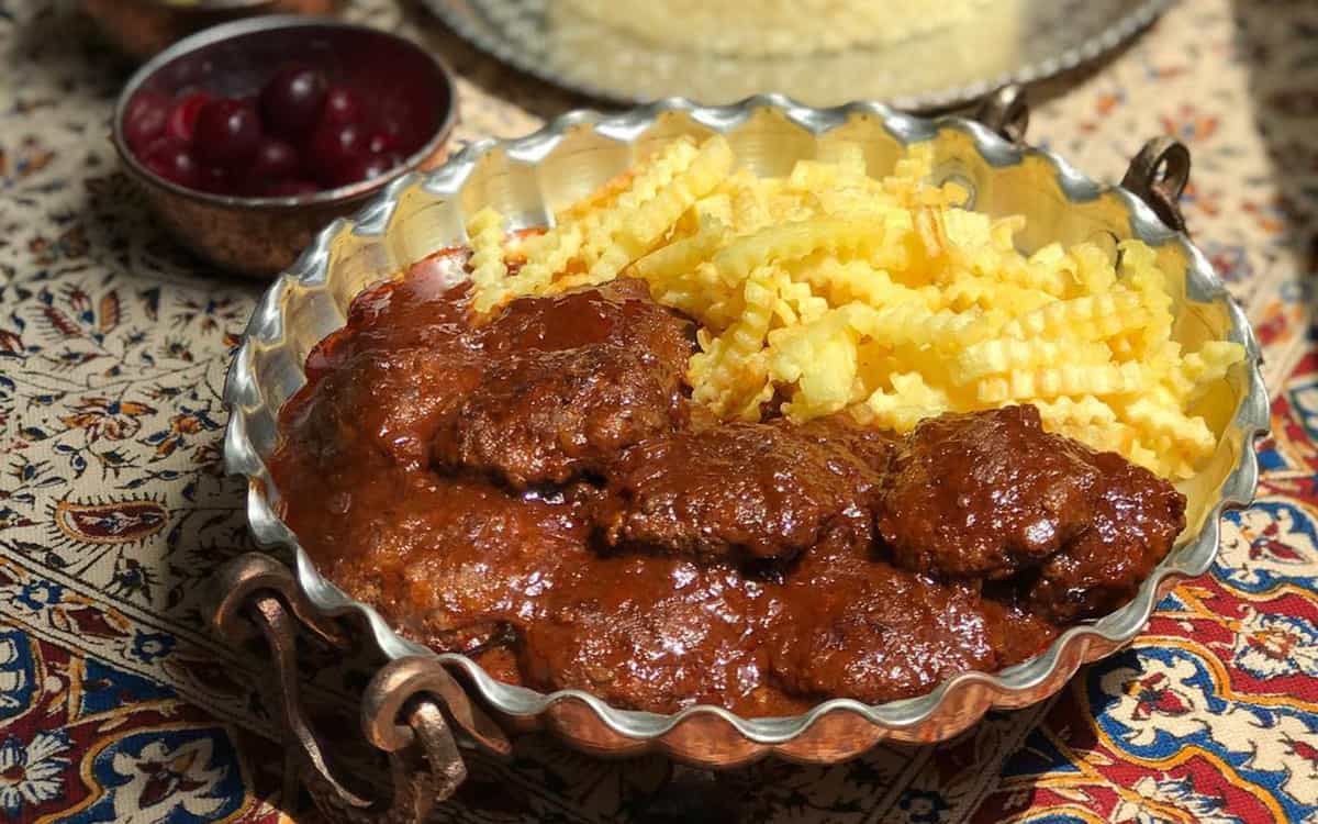 طرز تهیه شامی رودباری با گوشت و سبزی معطر | راز خوشمزگی شامی رودباری آبدار فاش شد!