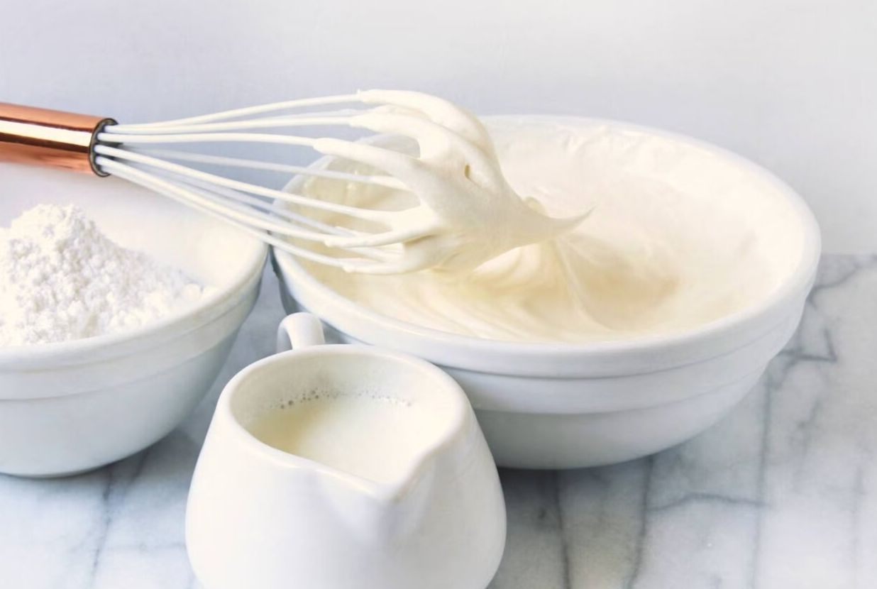 چطور خامه قنادی را مثل قنادهای حرفه‌ای فرم دهیم؟ | روش اصولی فرم‌دهی خامه قنادی