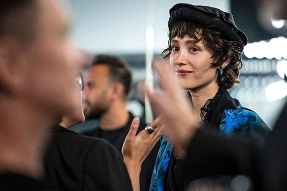 تیپ و لباس فرشته حسینی به سبک زنان افغانستانی