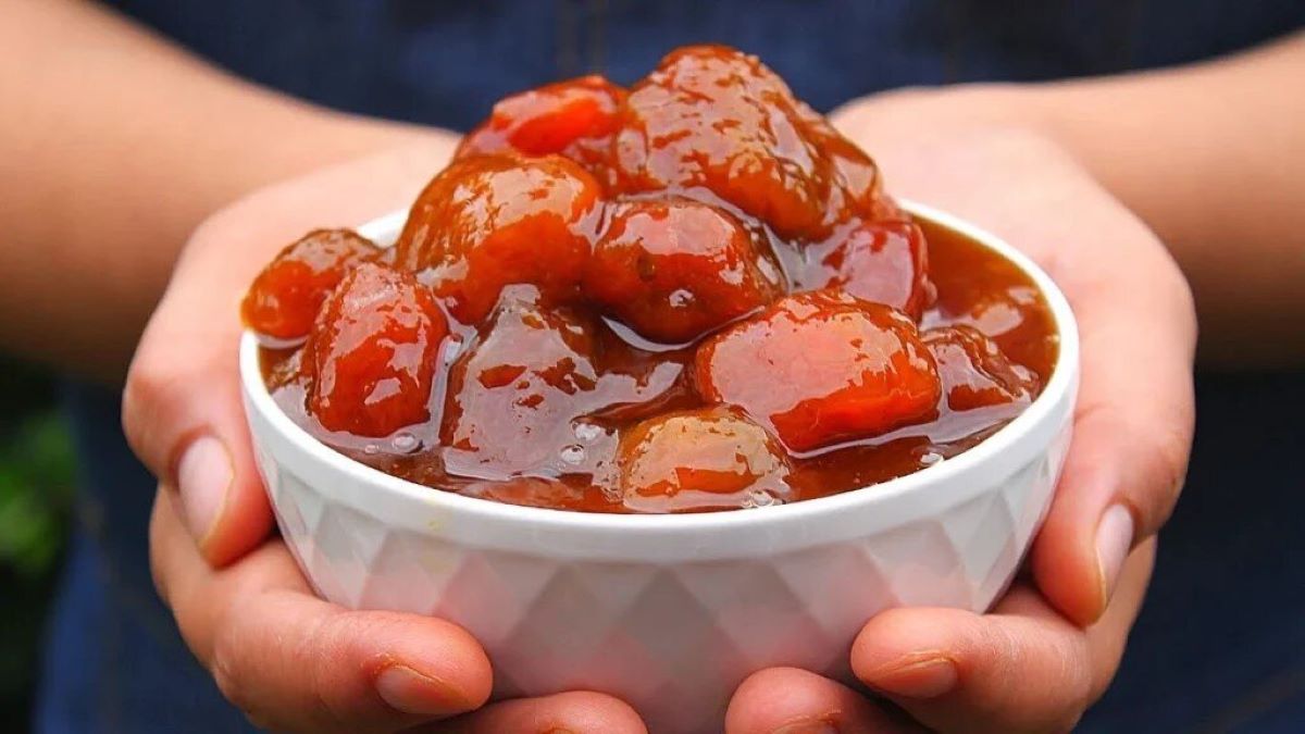 طرز تهیه مربای آلوبخارا با طعم ترش و شیرین؛ روش جلوگیری از شکرک‌زدن مربا در آینده