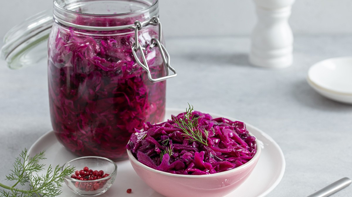 طرز تهیه ترشی کلم قرمز با انار یک هفته