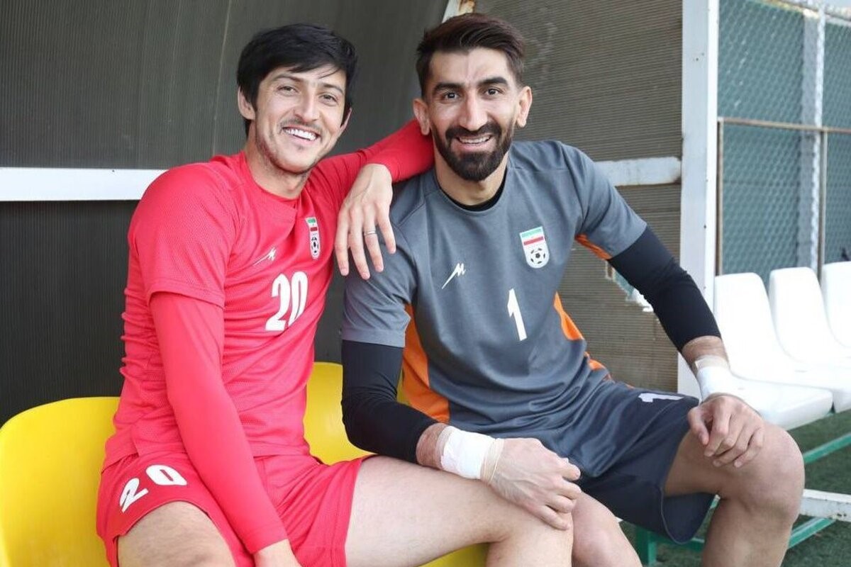 شوخی سردار آزمون با رنگ موهای علیرضا بیرانوند؛ بازار خانومته خراب نکن!