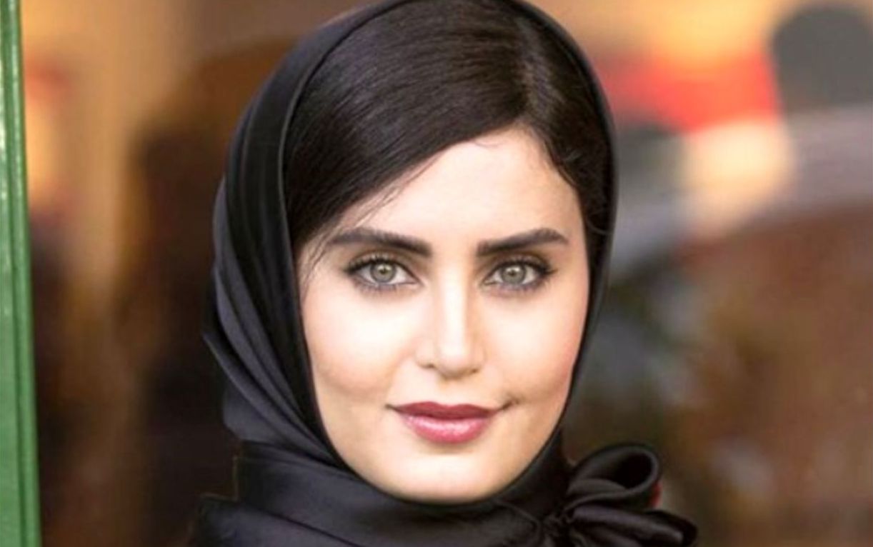 خلوت الناز شاکردوست در کنار ساحل و آرامش دریا