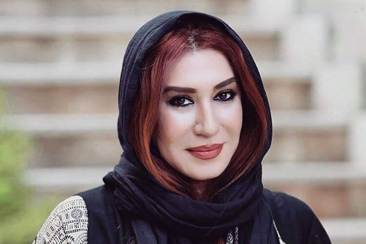 نگاهی به دکوراسیون خانه گریم و صمیمی نسیم ادبی با رنگ‌های زنده؛ از فرش دست‌باف گران‌قیمت تا تابلو هنری میلیاردی