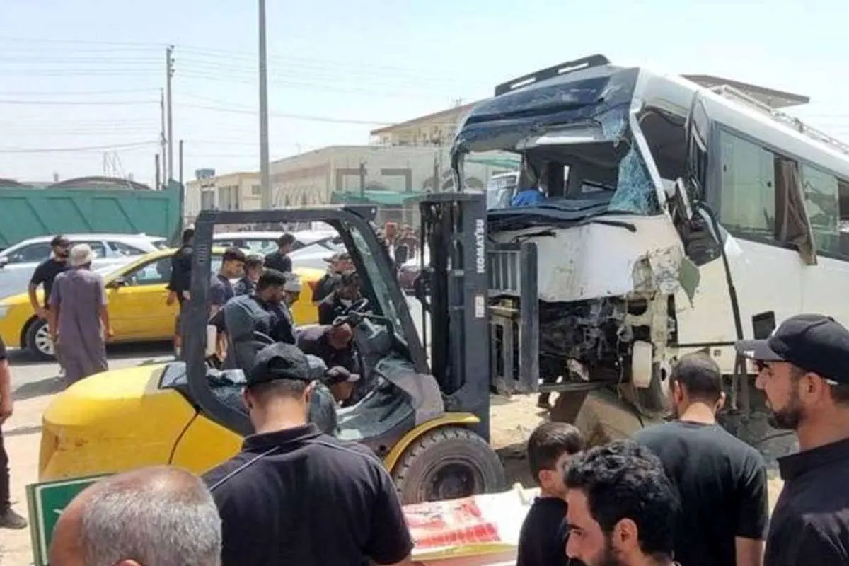 تصادف تریلی با اتوبوس در شیراز با 18 مصدوم