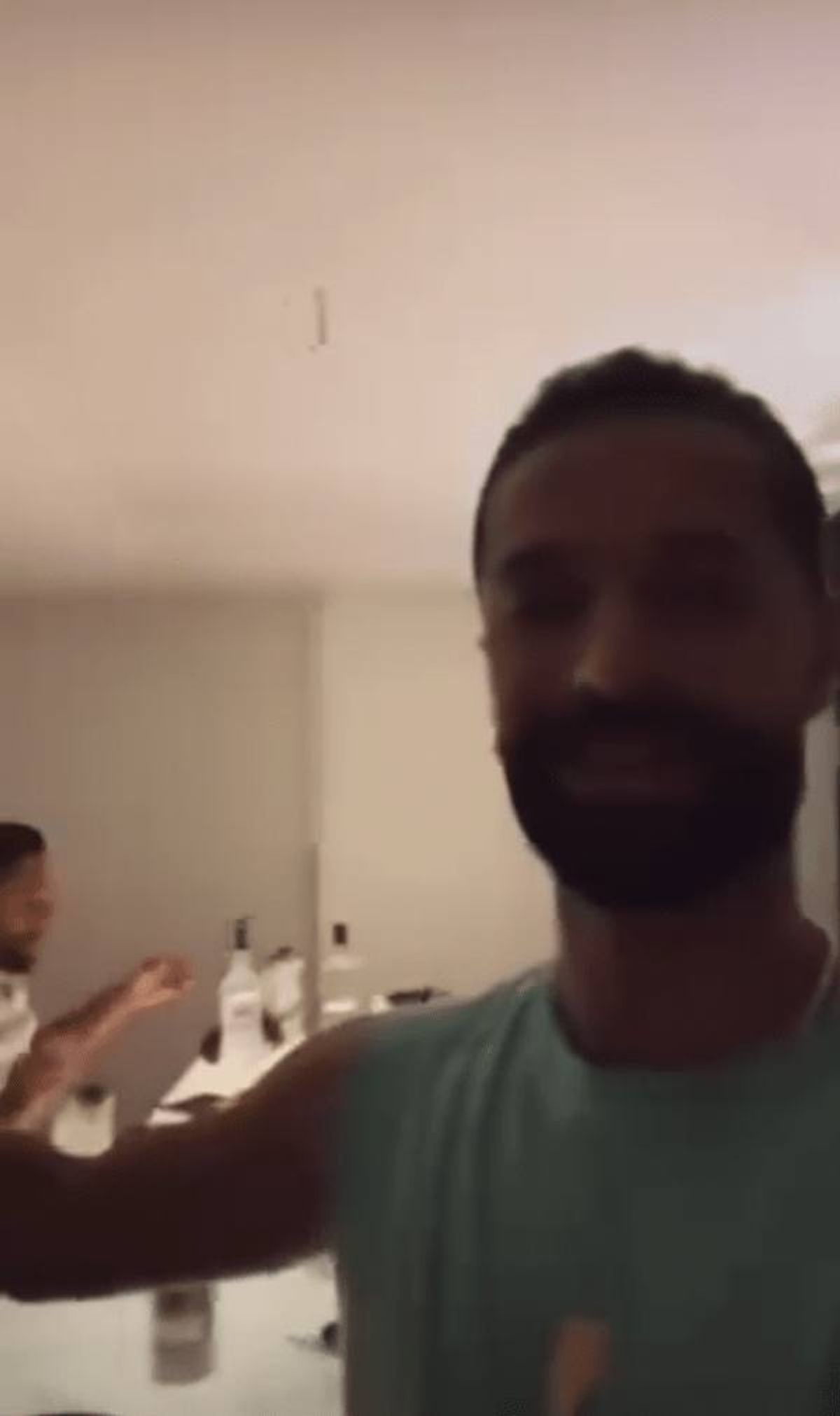 ویدئوی منشوری آرمین سهرابیان با لیوان به دست | اولین واکنش ستاره استقلال