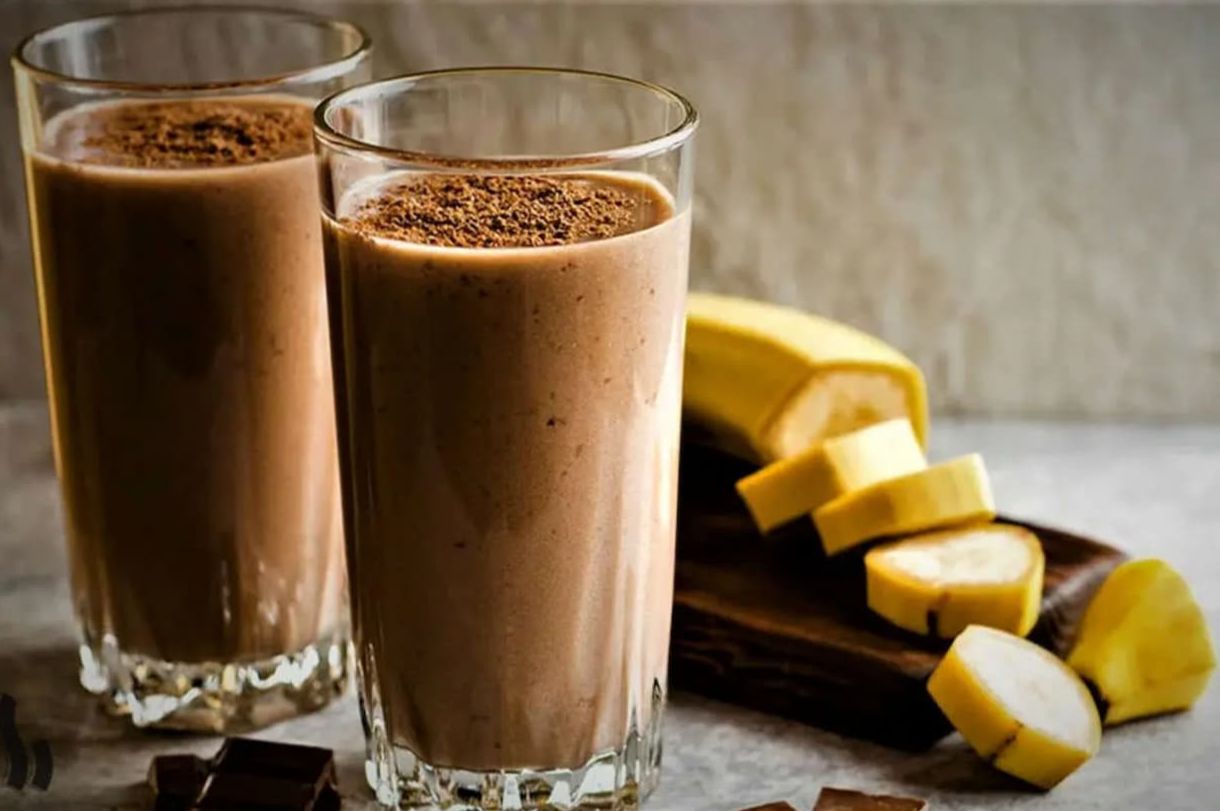 طرز تهیه اسموتی شکلاتی بدون شکر و شکلات