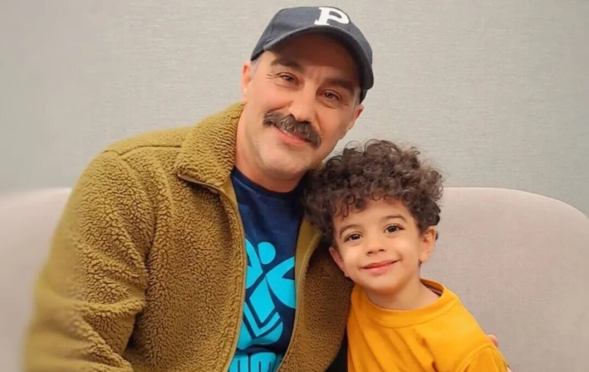 دکوراسیون خانه پدری مهدیار کلائی «سالار» پسر نقی معمولی در سریال پایتخت؛ از فرش ماشینی، چیدمان مبلمان سلطنتی کنده کاری شده و..