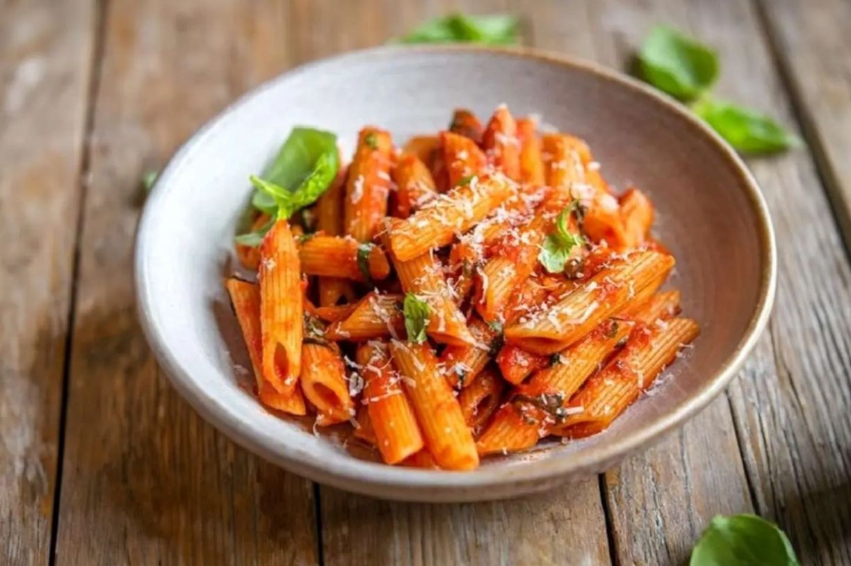 طرز تهیه پاستا گوجه‌ای بدون گوشت؛ طعم جدیدی که قلبتان را فتح می‌کند!