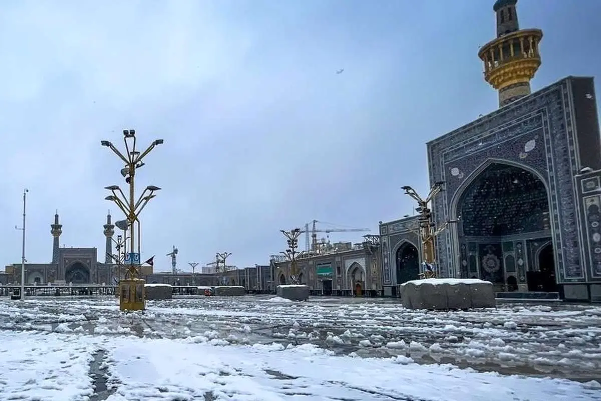 حال و هوای حرم امام رضا(ع) بعد از بارش برف