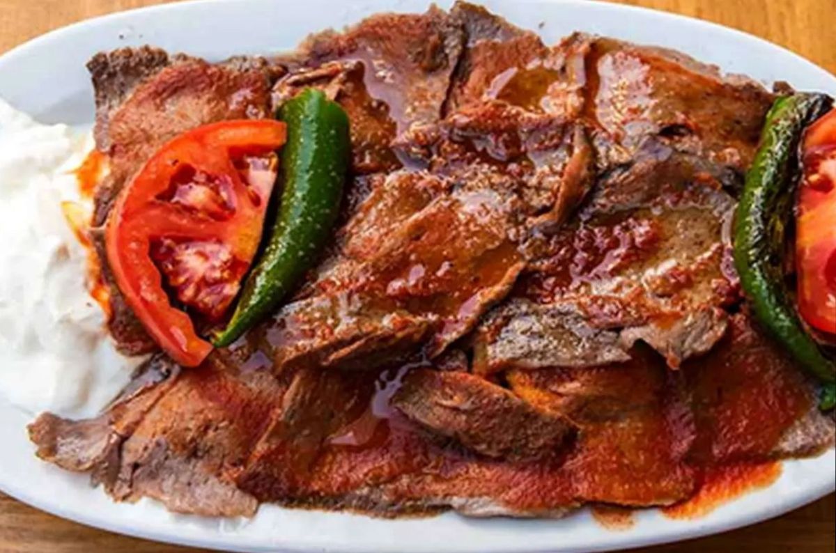 طرز تهیه اسکندر کباب ترکیه؛ کباب معروف روستوران های استانبول