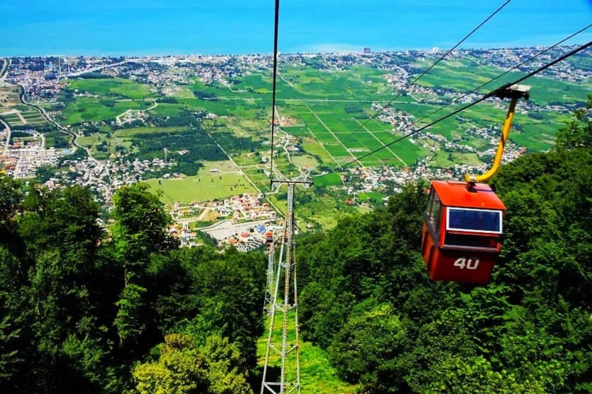 معلق ماندن مسافران در تله‌ کابین نمک آبرود بر اثر قطعی برق + فیلم