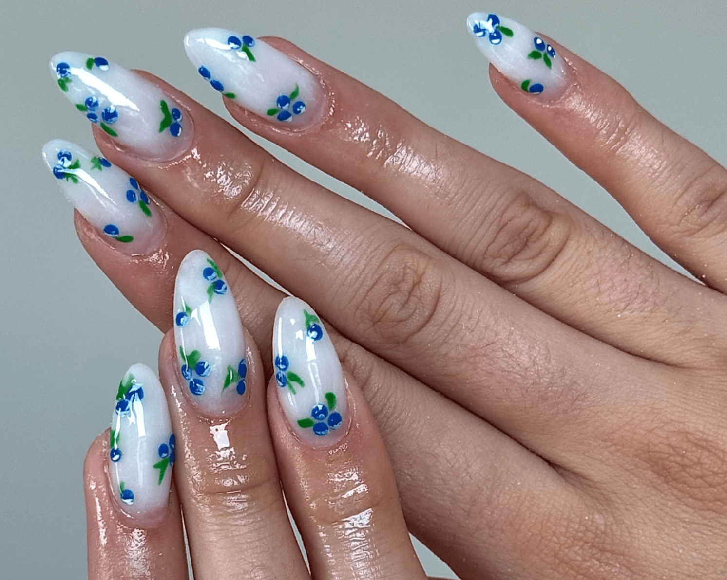 طراحی ناخن امروز 20May | جشن رنگ‌ها بر نوک انگشتانت؛ ۱۸ طراحی ناخن برای بدرقه بهار و خوش‌آمد تابستان با عطر خاطره‌ها