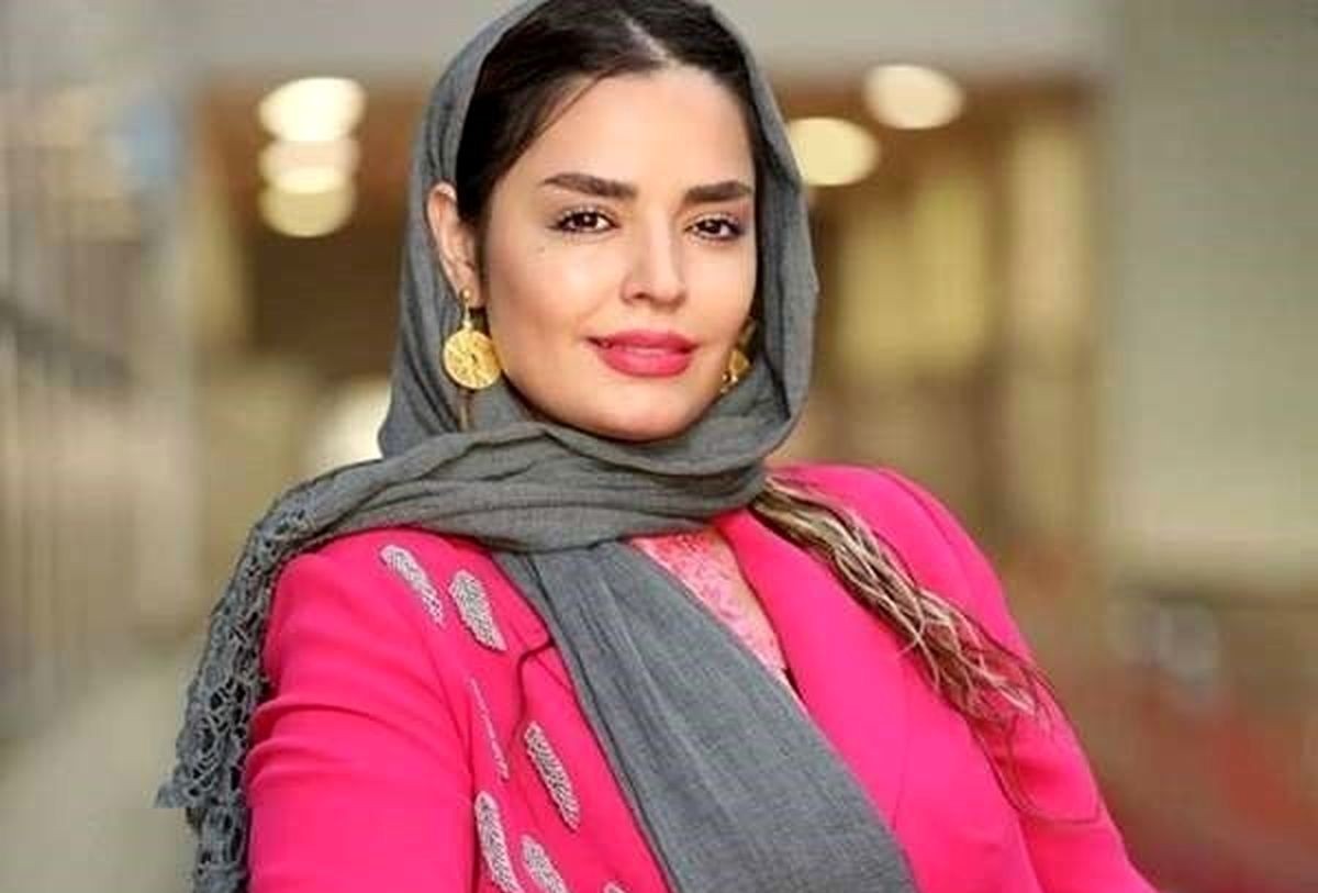 سپیده خداوردی در جمع تیم دارت هنرمندان