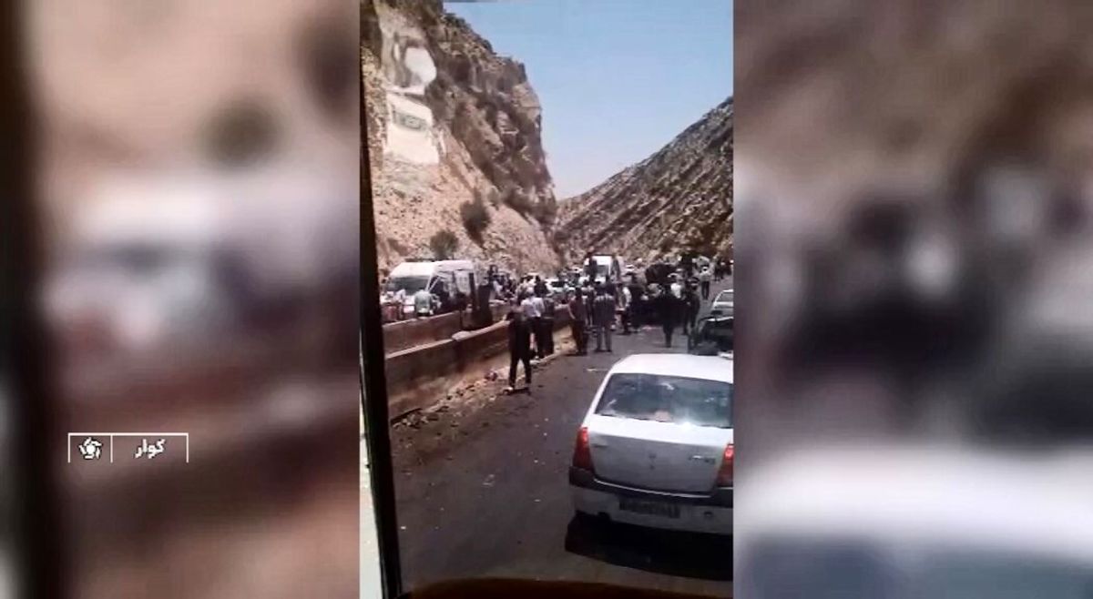 واژگونی اتوبوس در محور شیراز با 21 کشته و 34 زخمی