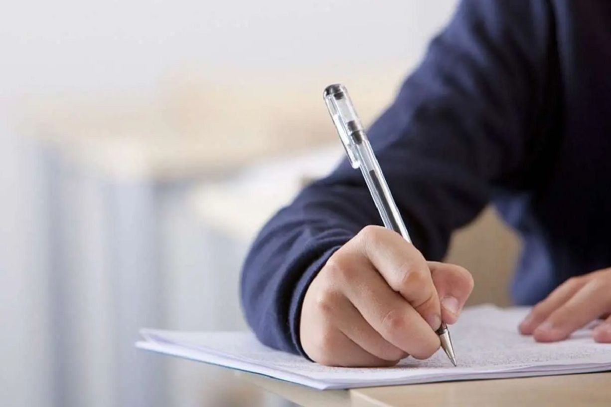 پشت پرده فوت مهنا بلوچ زاده دانش آموز پایه دهم قبل از امتحان در مدرسه