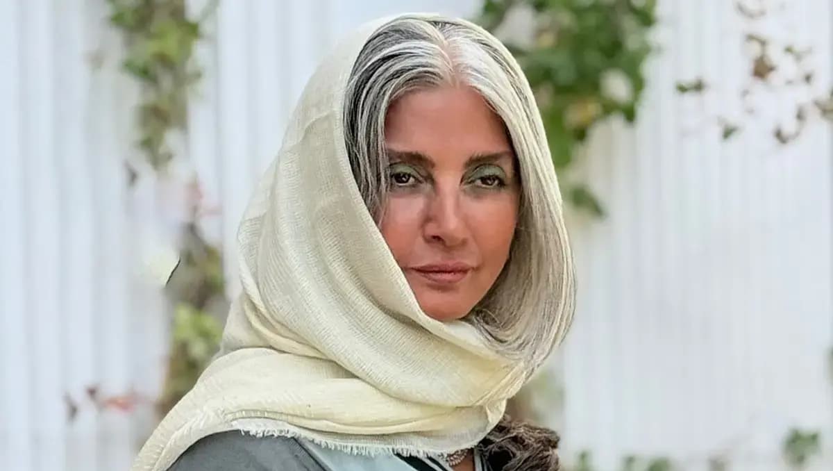 استایل متفاوت رویا جاویدنیا با کت و دامن رنگی