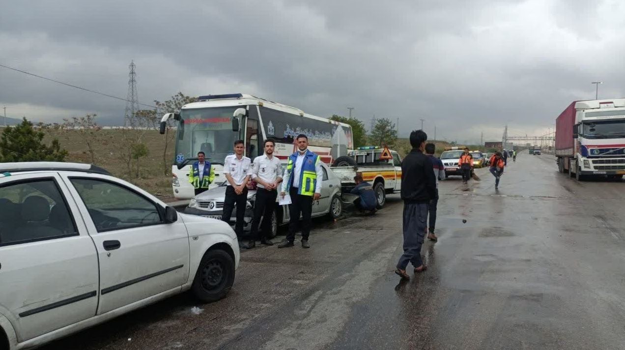 تصادف فرماندار آوج در آزادراه قزوین- زنجان| انتقال فرماندار آوج به بیمارستان