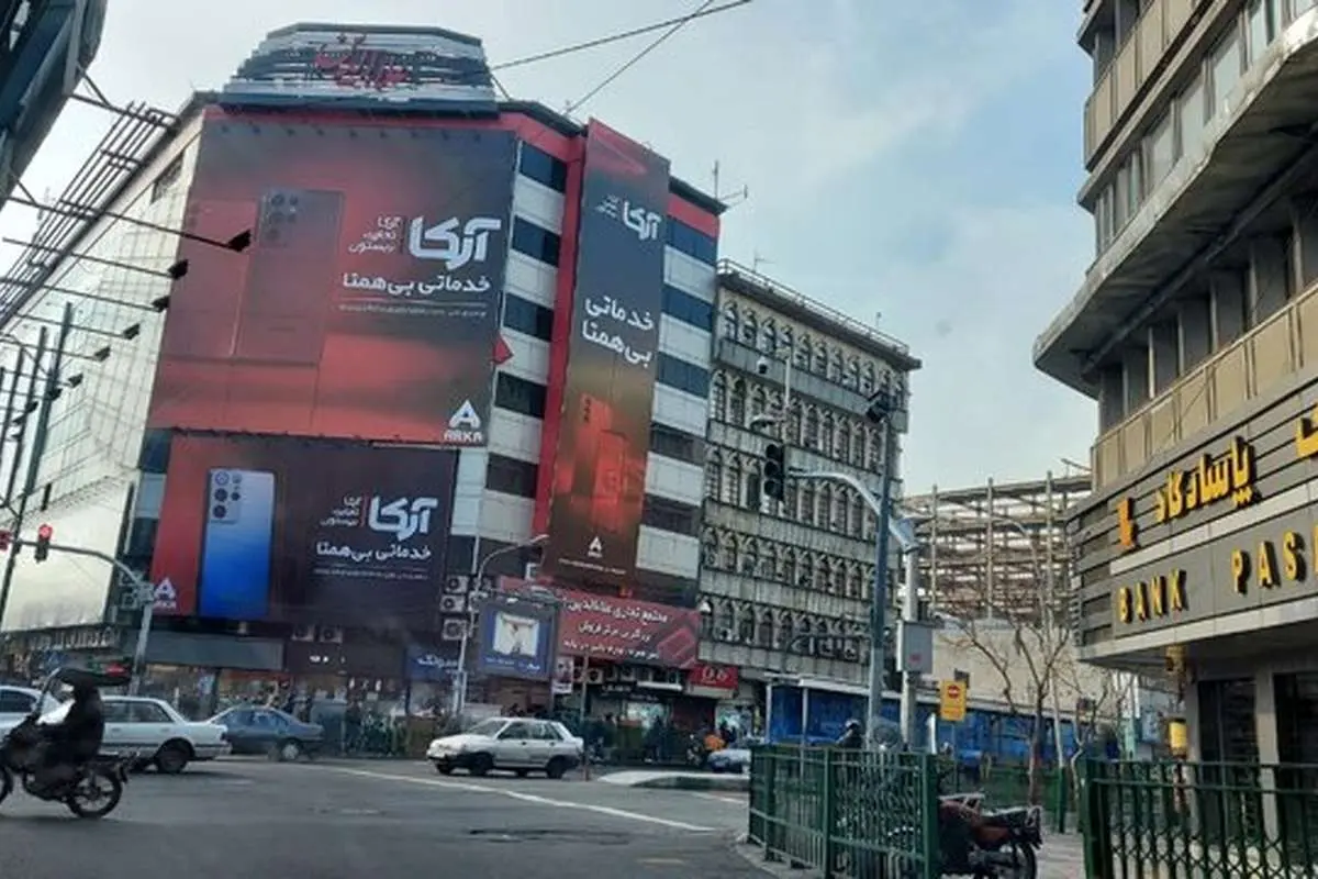 تجمع اعتراضی جمعی از کسبه پاساژ علاءالدین برای گرانی قیمت دلار