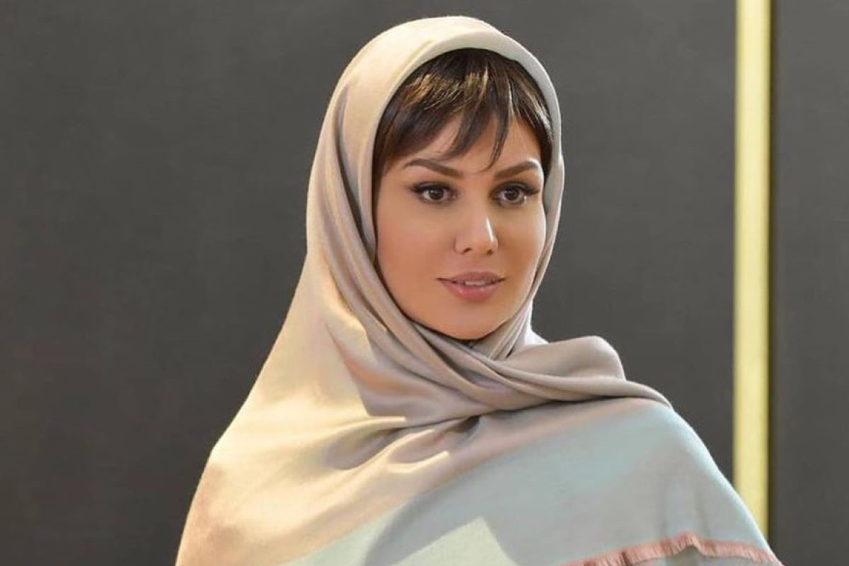 نقاشی چهره رز رضوی به سبک بازیگران زیبای هالیوود