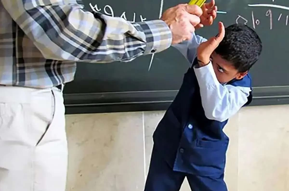 تنبیه بدنی دانش آموزان در مدارس ممنوع شد| در صورت هتک حرمت معلم، تکلیف چیست؟