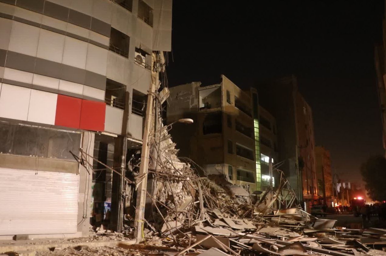 فیلم ریزش ساختمان ۶ طبقه در اهواز