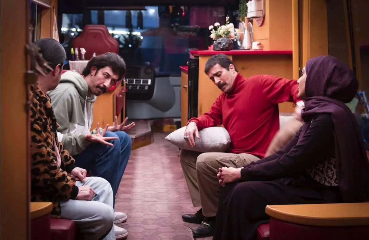 پشت صحنهای پر از انرژی و خنده | حرکات موزون پایتختیها زیر نظر آقای معلم تنابنده